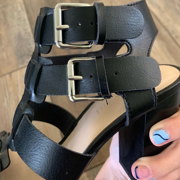 Heels - Picture 5 of 7